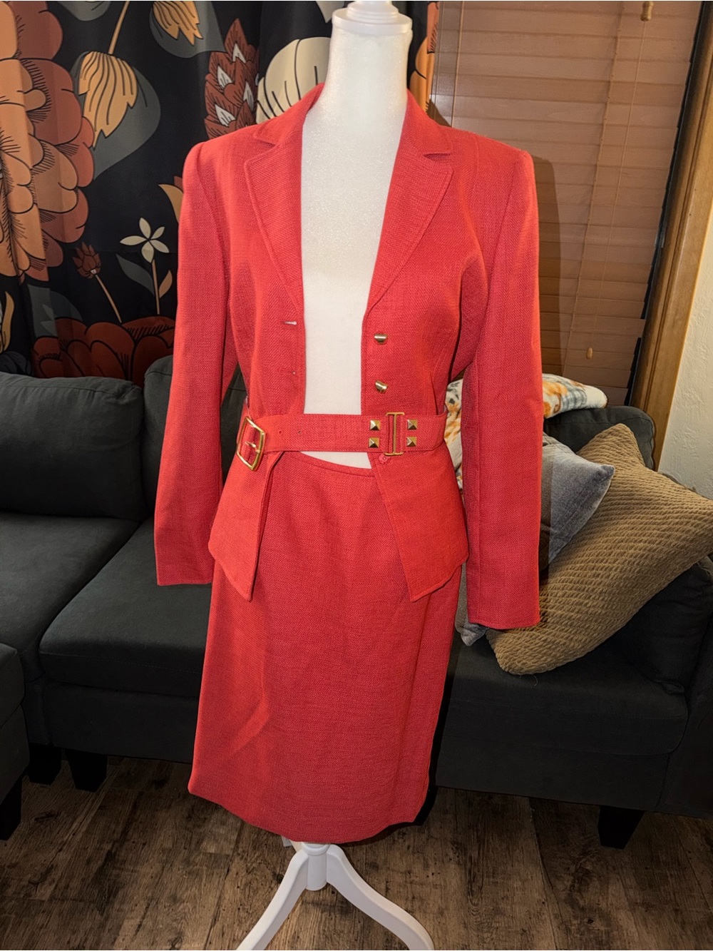 Tahari Arthur S. Levine Coral 2pc Skirt Suit Size 4 Notch Lapel Lined